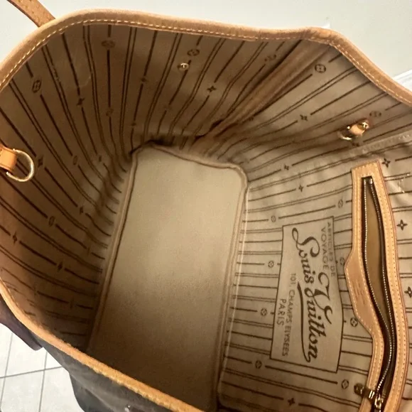 ❌SOLD❌AUTHENTIC Louis Vuitton Monogram Canvas with Gold Hardware - Picture 15 of 16